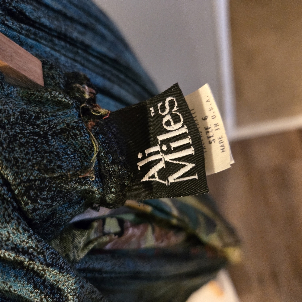 Ali Miles.    Skirt - Picture 3 of 3